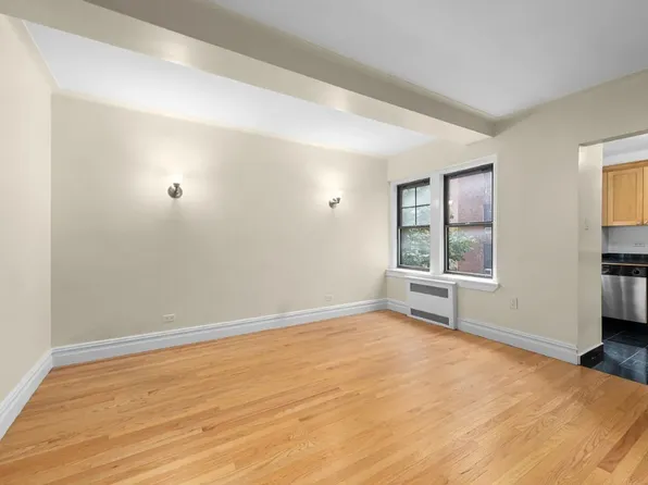 95 Christopher Street image 3 of 6