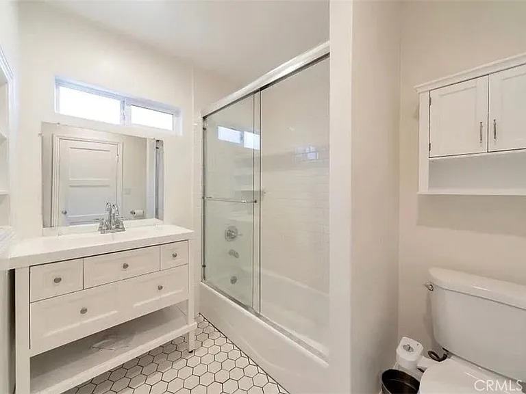 11613 Haynes St — Photo 7