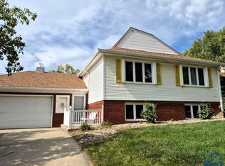 3005 Norman Dr, Sioux City, IA 51104