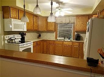 4th image of 1107 Whitney Ave