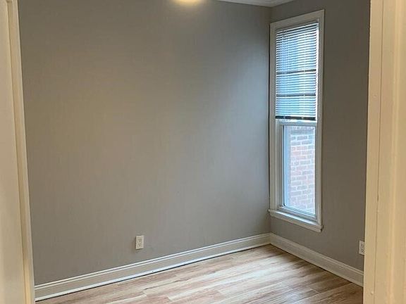 4th image of 402 E Walnut Ln #1