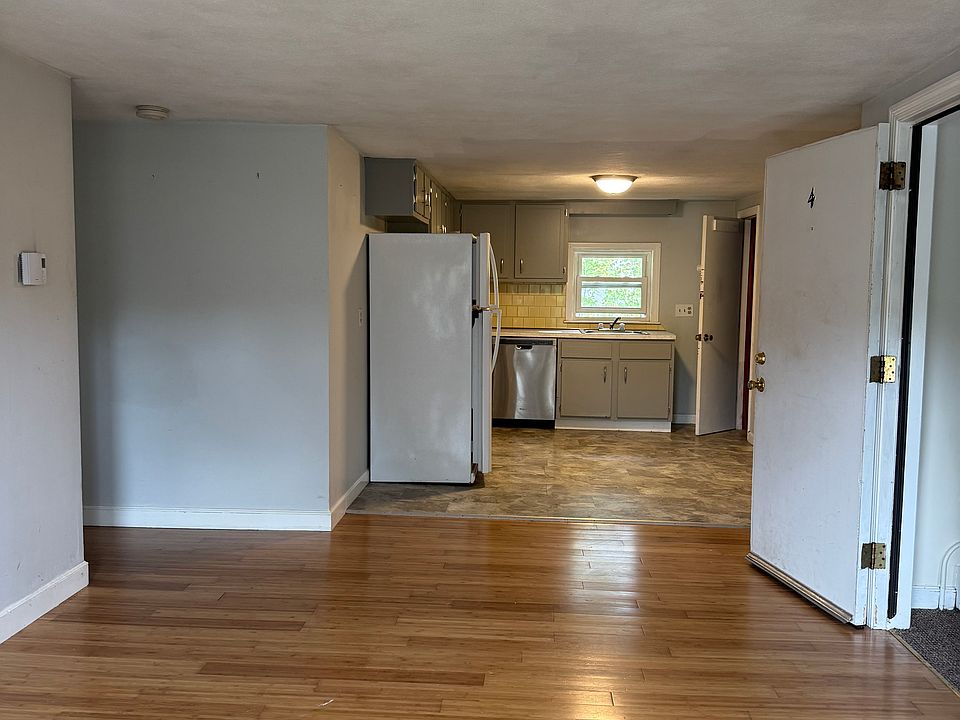 1st image of 160 East St APT 2