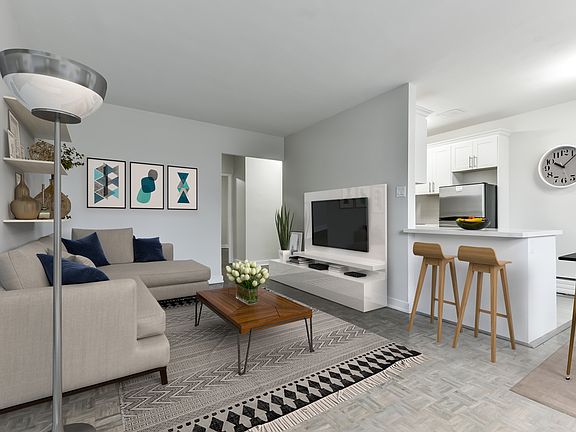 5th image of 151 Saint George St #605