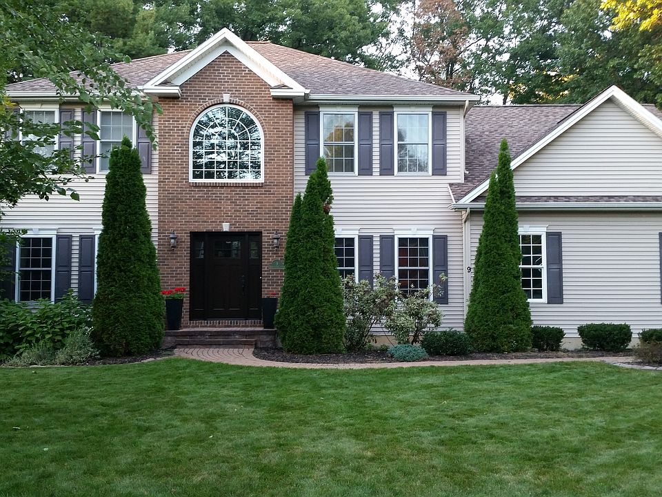 1st image of 9 Hempstead Cmns