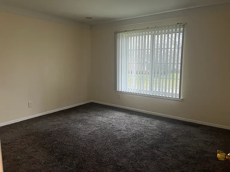 468 Fox Hills Dr S #6 — Photo 5