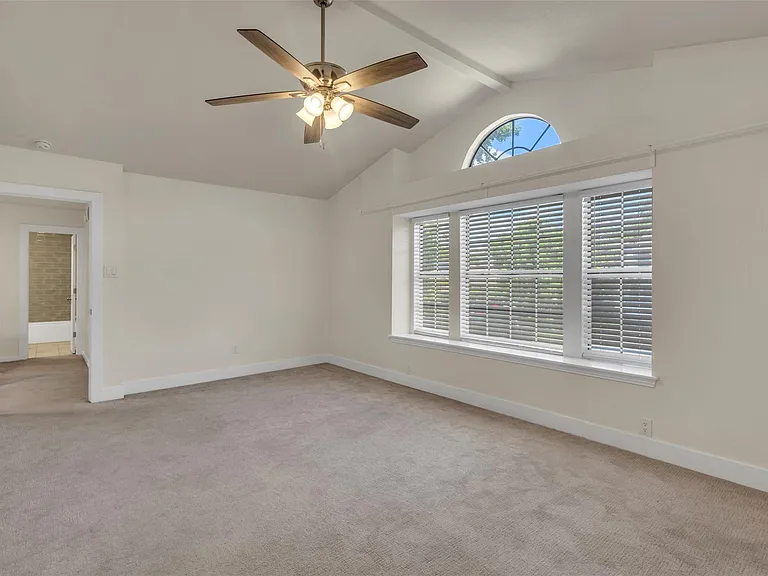 12312 Yarmont Way — Photo 19
