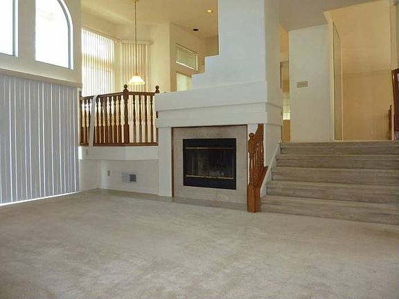 Family Room W/fire place