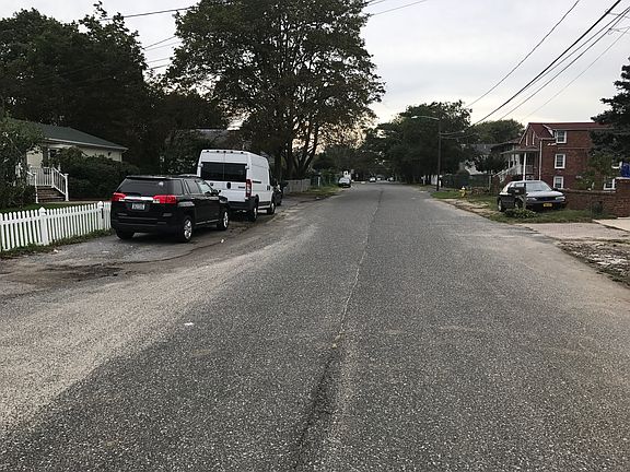 Exterior Neighborhood (street photo)