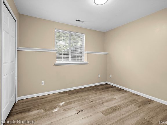 4th image of 1087 Beaver Run