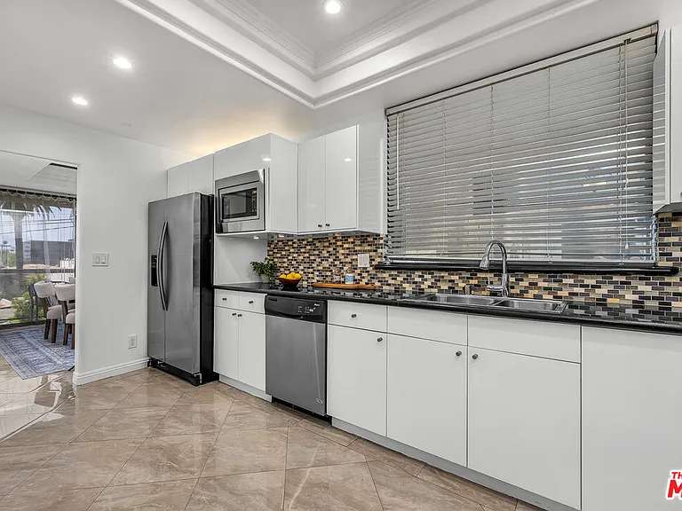 125 N Gale Dr #306 — Photo 5