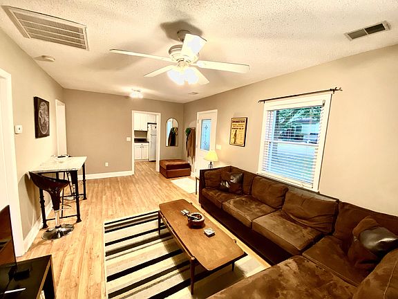 3rd image of 5014 Baylor Ave