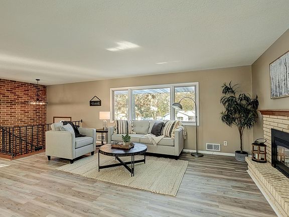 3rd image of 5375 Matterhorn Dr NE