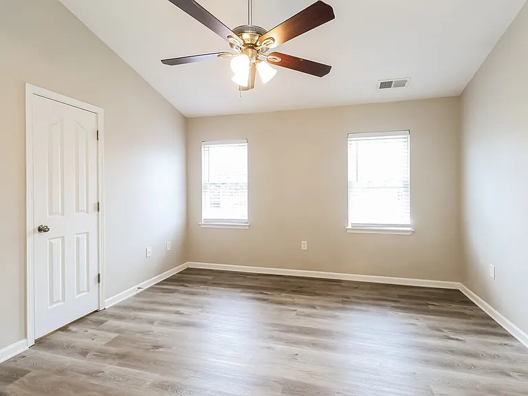 142 Hampshire Dr — Photo 11