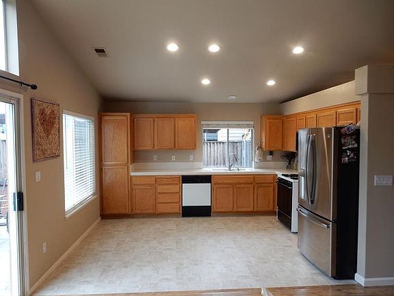 2nd image of 941 Versailles Dr