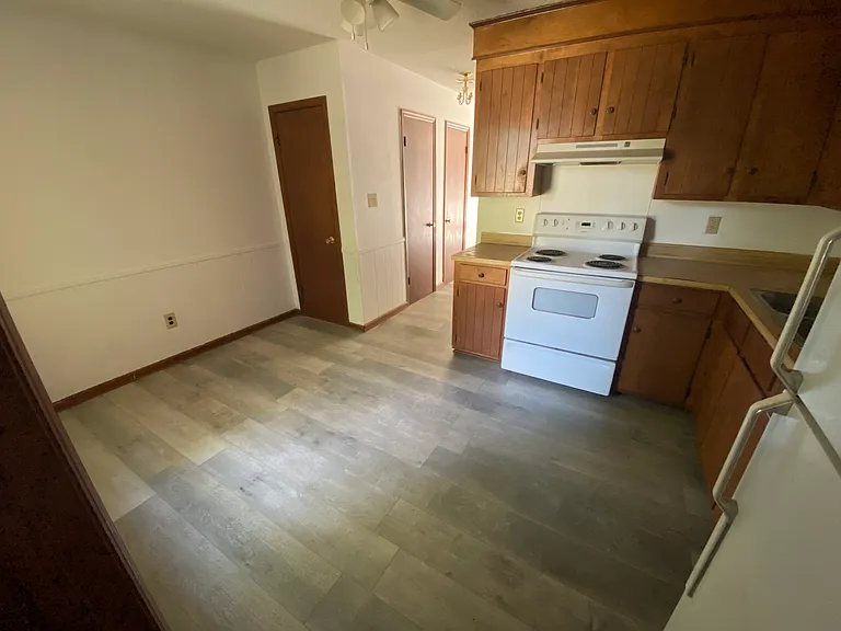 114 Colonial Ct — Photo 5