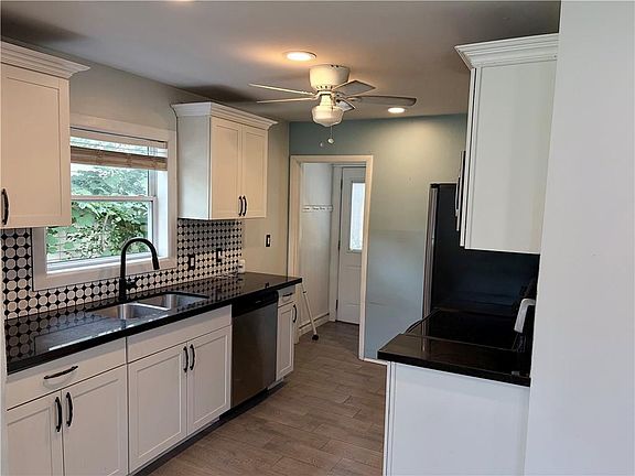 5th image of 1146 E 67th St