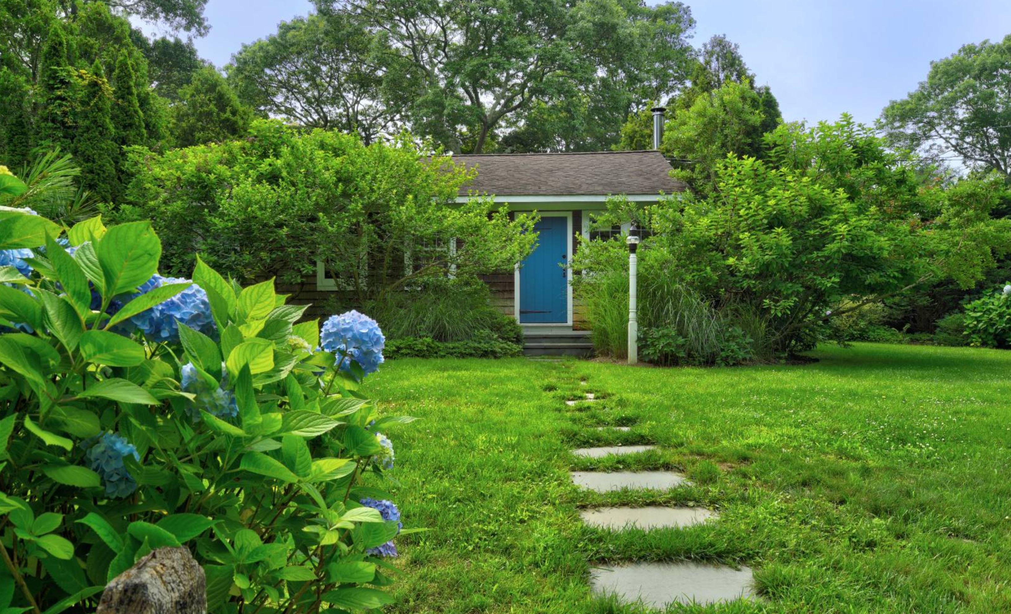 8 Roxbury Ln, Wainscott, NY 11975 Out East