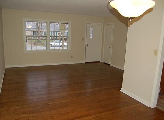3rd image of 10104 W 89th St