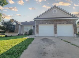 2500 Twin Oaks Dr, Harrisonville, MO 64701