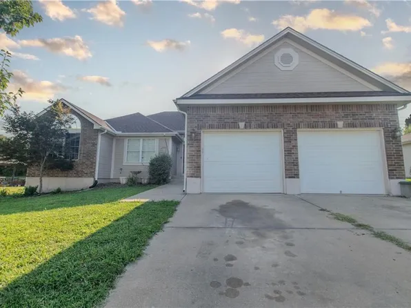 2500 Twin Oaks Dr, Harrisonville, MO 64701