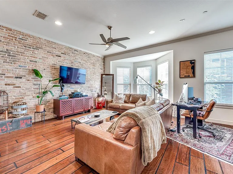 8261 Short St — Photo 12
