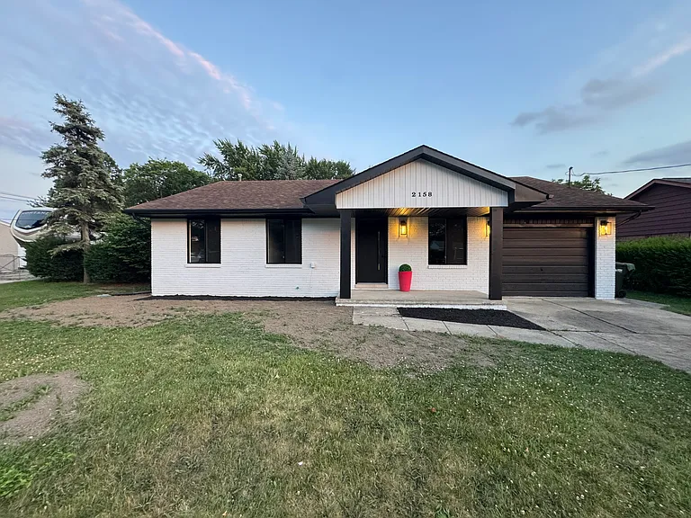2158 Elmcrest Rd — Photo 1