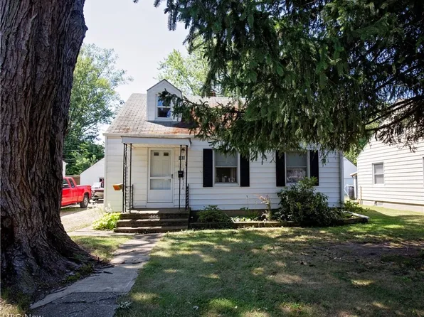 866 Warwick Dr, Sheffield Lake, OH 44054