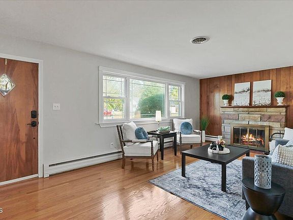 3rd image of 4 Delee Avenue