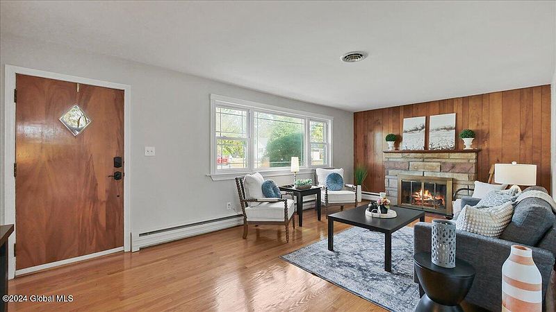 3rd image of 4 Delee Avenue