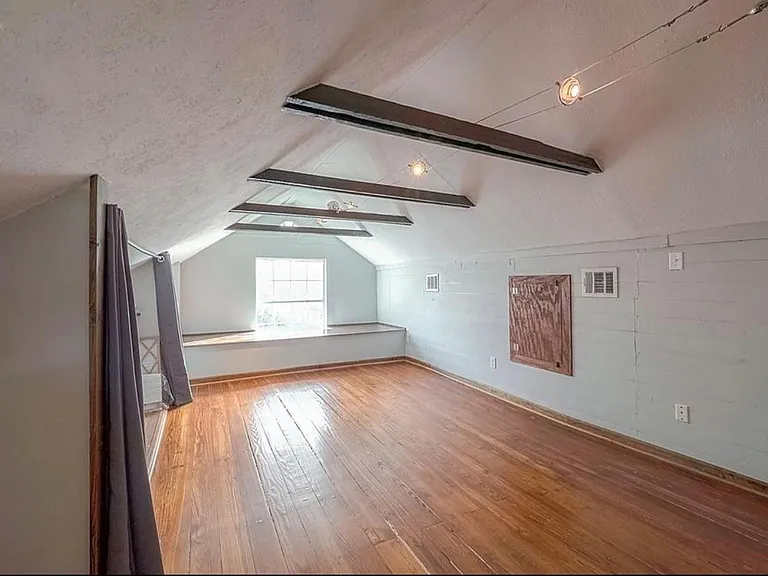 511 Bishop St — Photo 24