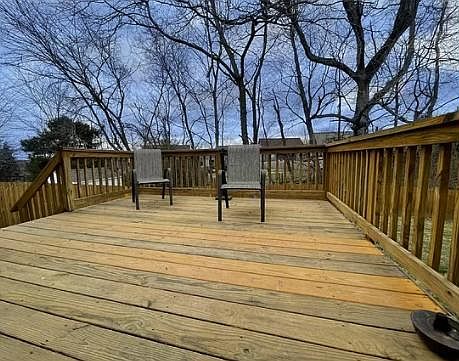 4th image of 1891 Camelot Dr