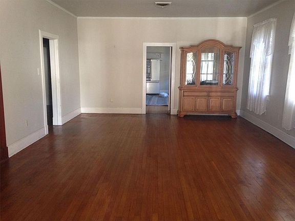 3rd image of 860 Wood St