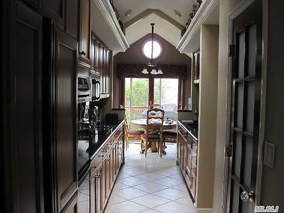 5th image of 196 W Henrietta Ave