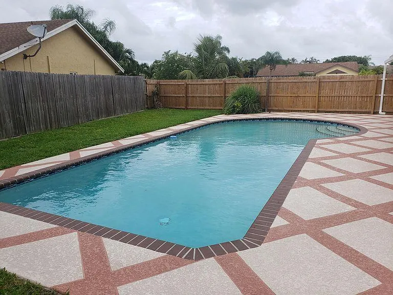 9102 Bedford Dr — Photo 3