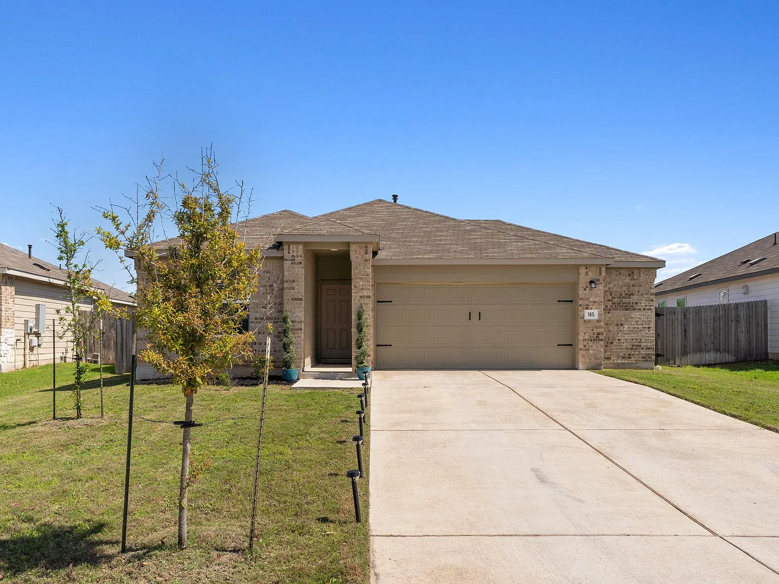 3 bed, 2.0 bath, 1914 sqft, $2,200 — Photo 4
