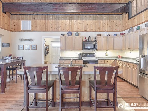 4th image of 1594 Bluegrass Dr