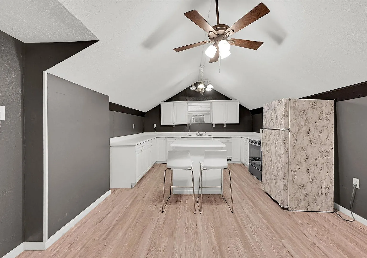 310 N Rock Island St — Photo 2