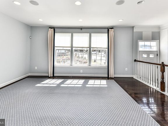3rd image of 6214 Royal Crest Ln