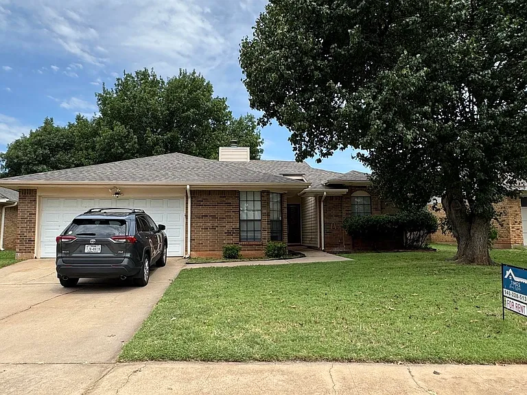 4904 Cypress Ave — Photo 1