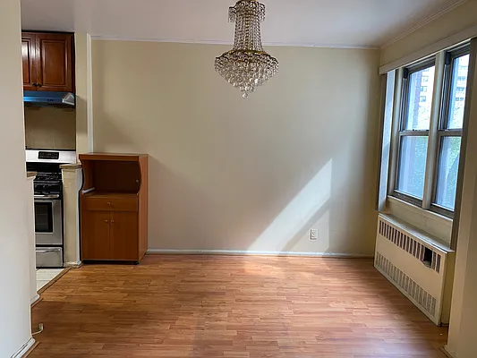 Sold by Winzone Realty Inc | media 6