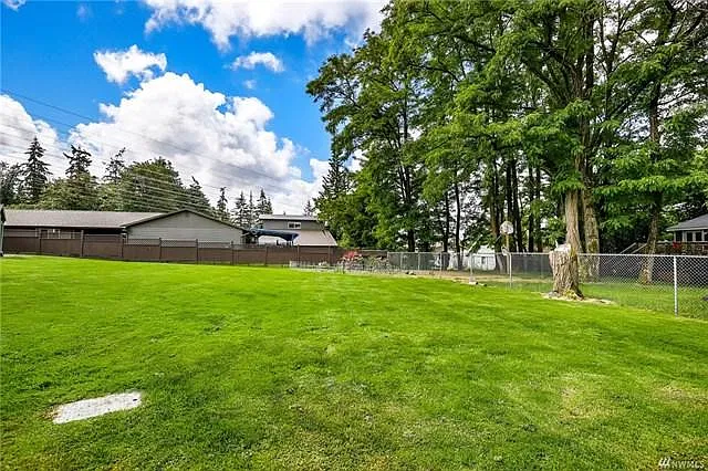 3 bed, 1400 sqft, $2,700 — Photo 3