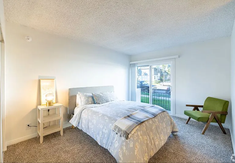 Carson Oakwood Apartments — Photo 17
