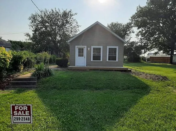 812 N 1st St, Monmouth, IL 61462