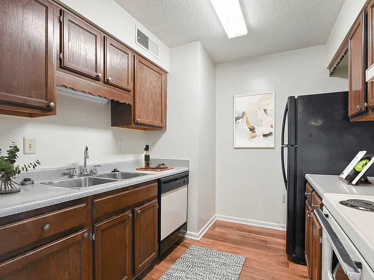 Eastchester Ridge Apartments — Photo 15