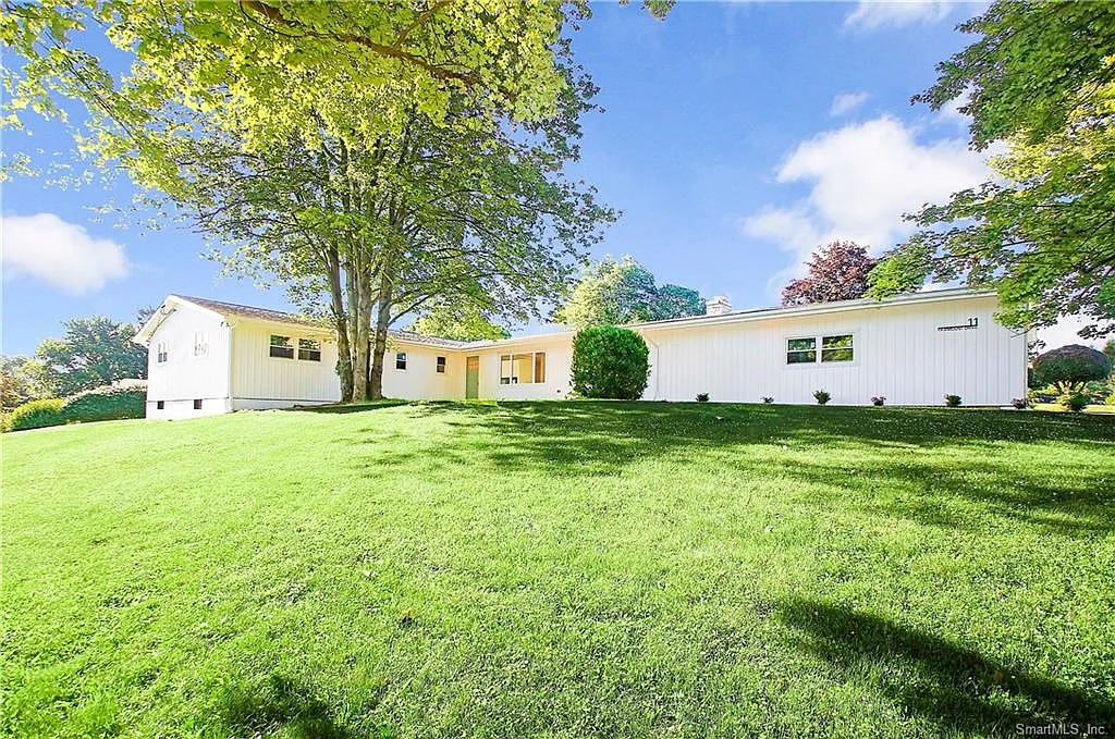 5 bed, 4422 sqft, $5,250 — Photo 1