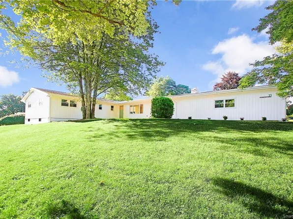 11 Fairmount Dr, Danbury, CT 06811