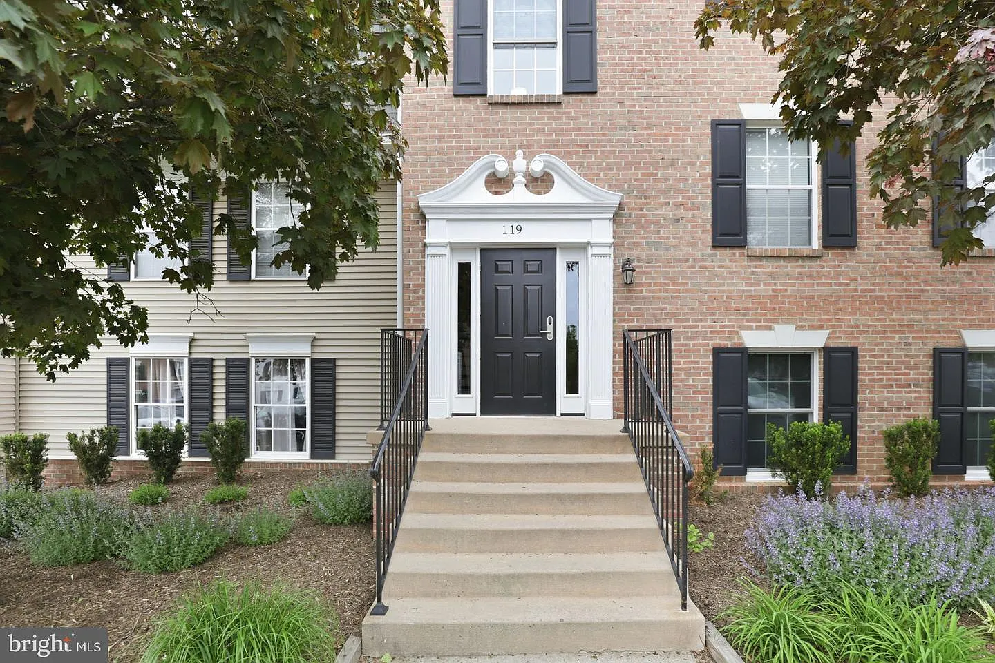 2 bed, 2.0 bath, 946 sqft, $2,100 — Photo 3
