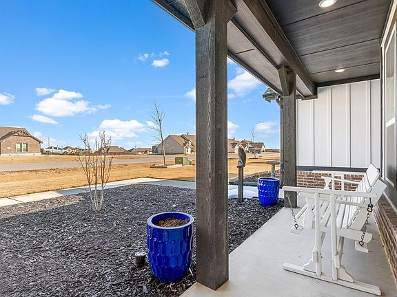 4th image of 221 Meadow Vista Dr