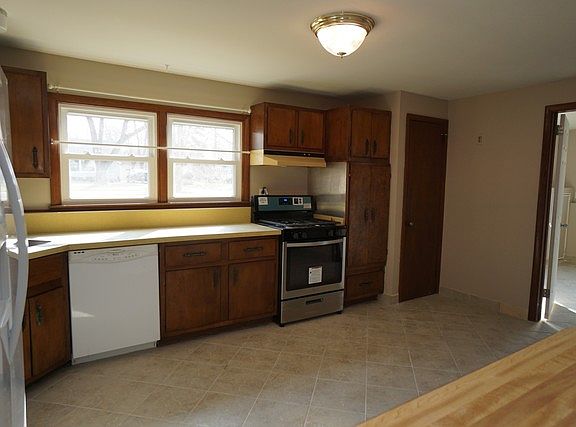 4th image of 4 N Grace St