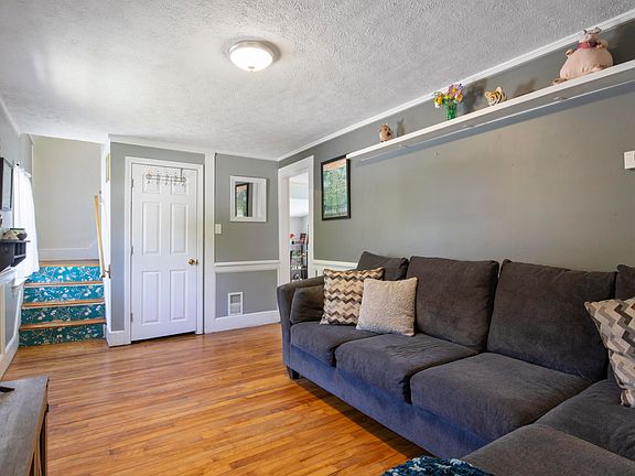 4th image of 51 Anderson Avenue